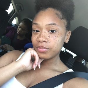 Meet your Posher, Camille